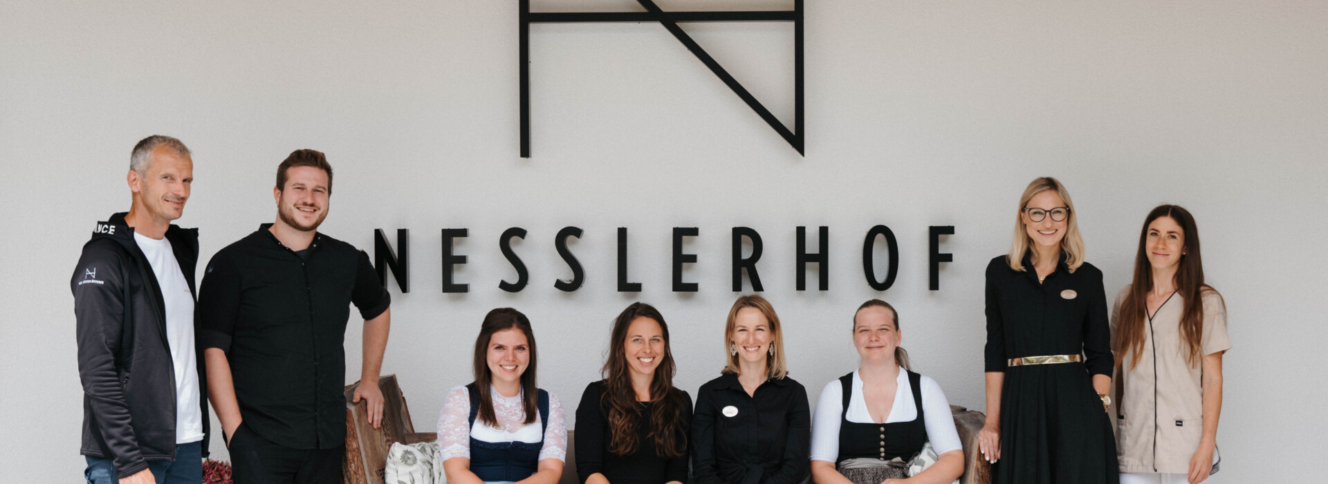Arbeiten im Hotel Nesslerhof - Zimmermädchen beim Betten machen